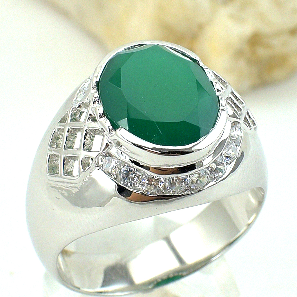 แหวนเงินแท้ราคาถูกชุบทองคำขาว พลอยแท้กรีนอะเกท 6.0 กะรัต เพชรCZ 0.48 กะรัต งานประณีตสวยงาม สั่งผลิตค่ะ