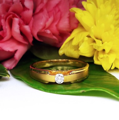 สั่งผลิตเพชรเบลเยี่ยมคัท แหวนแต่งงาน แหวนหมั้น ใส่เที่ยว ออกงาน แหวนทองคำ 18K เพชรแท้ 10 ตัง 4.06 กรัม น้ำ 98 ราคาถูกมาก มีใบรับประกันค่ะ