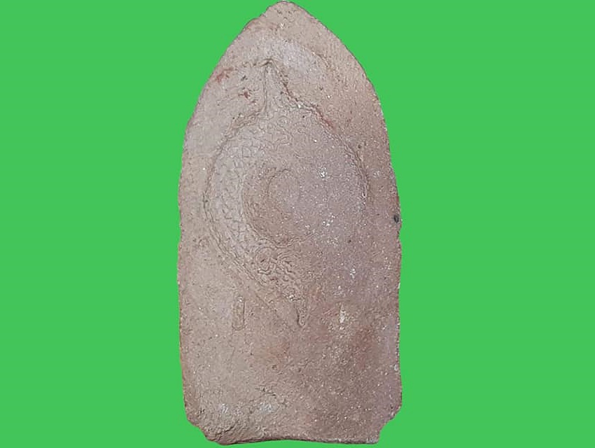 พระลือโขง หลังพัดยศ เนื้อดิน