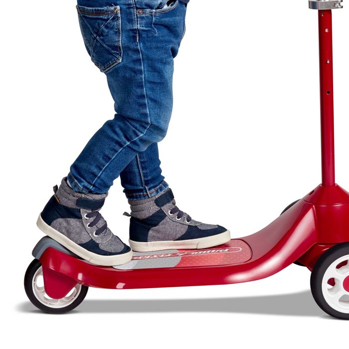 สกูตเตอร์ตัวแรกของลูก Radio Flyer Grow With Me Beginner Kids' Kick Scooter