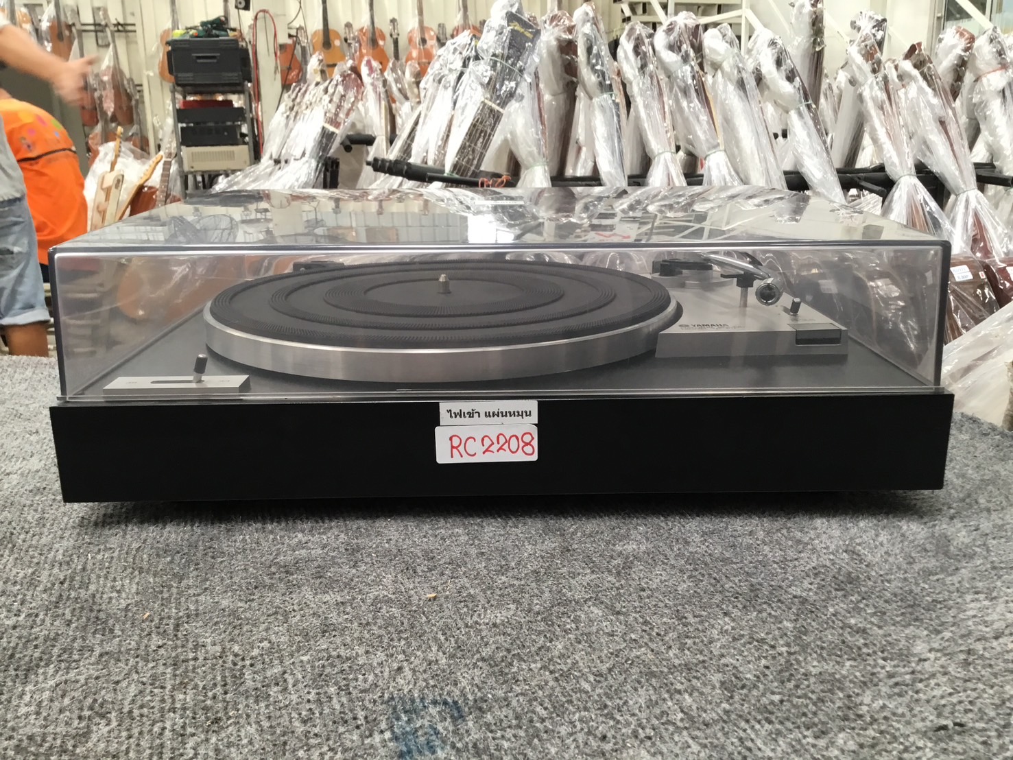 เครื่องเล่นแผ่นเสียง YAMAHA : YP-211