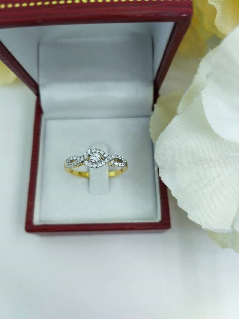 สั่งผลิตเพชรเบลเยี่ยมคัท แหวนแต่งงาน แหวนหมั้น ใส่เที่ยว ออกงาน แหวนทองคำ 18K เพชรแท้ 0.36 กะรัต 2.73 กรัม น้ำ 99 ราคาถูกมาก มีใบรับประกันค่ะ