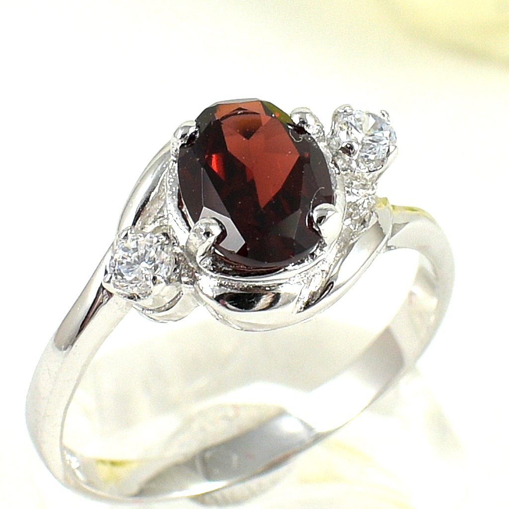 แหวนเงินแท้ราคาถูกชุบทองคำขาว พลอยแท้โกเมน 1.40 กะรัต เพชรCZ 0.12 กะรัต งานประณีตสวยงาม สั่งผลิตค่ะ