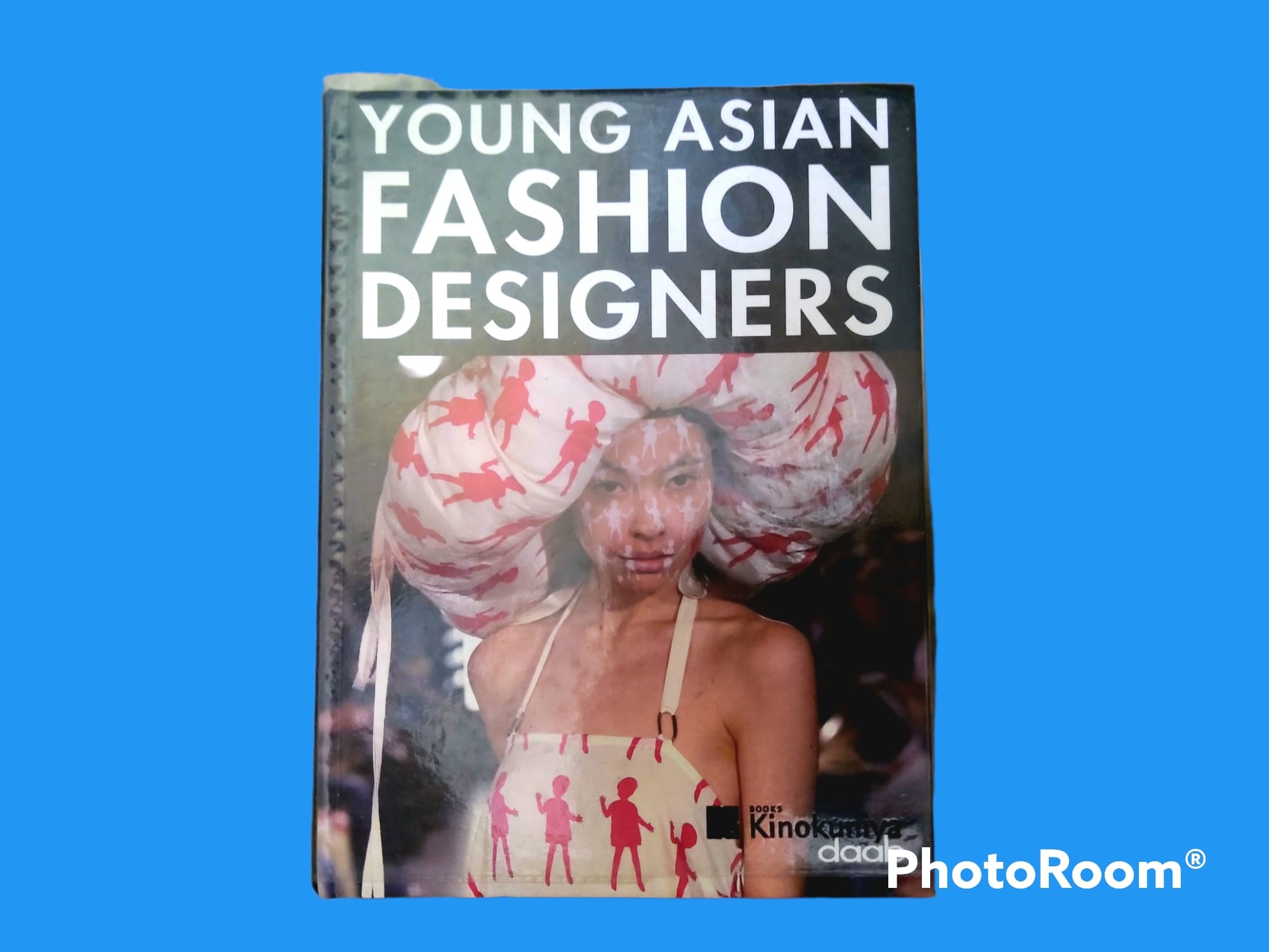 หนังสือแฟชั่น YOUNG ASIAN FASHION DESIGNERS