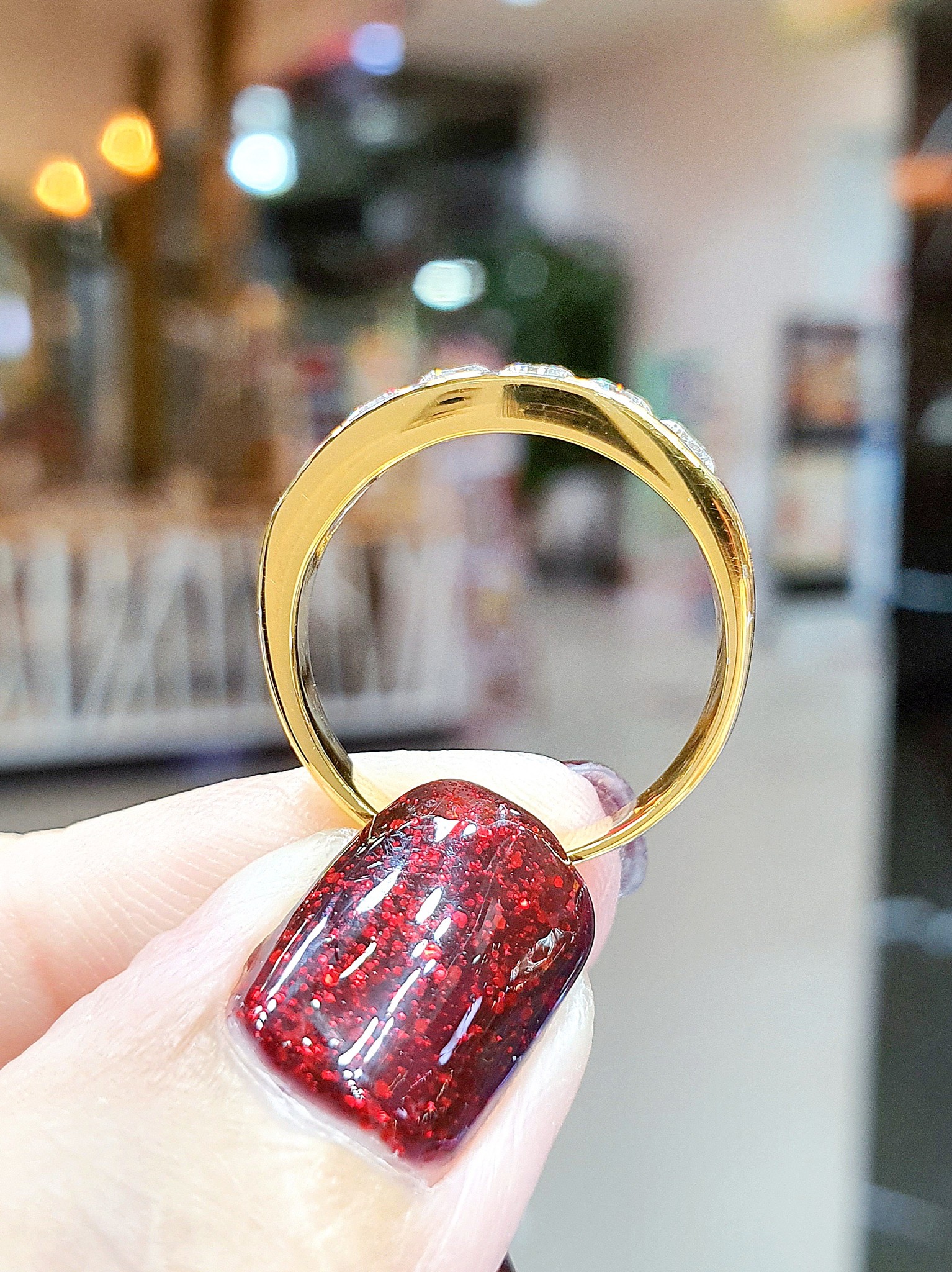 พร้อมส่งและสั่งผลิตแหวนเพชรแท้แถวขนาดเม็ดละ0.14กะรัต ดีไซน์ฝังสอด ใส่ติดนิ้วเดี่ยวๆดูเรียบหรูหรือใส่คู่กับวงอื่นดูสวยเก๋ เหมาะทั้งท่านสุภาพบุรุษ/สตรี แหวนแต่งงาน แหวนหมั้น ใส่เที่ยว ออกงาน แหวนทองคำ18K เพชรเบลเยี่ยมแท้ 0.84 กะรัต 6 เม็ด ราคาถูกมาก ส่งฟรี