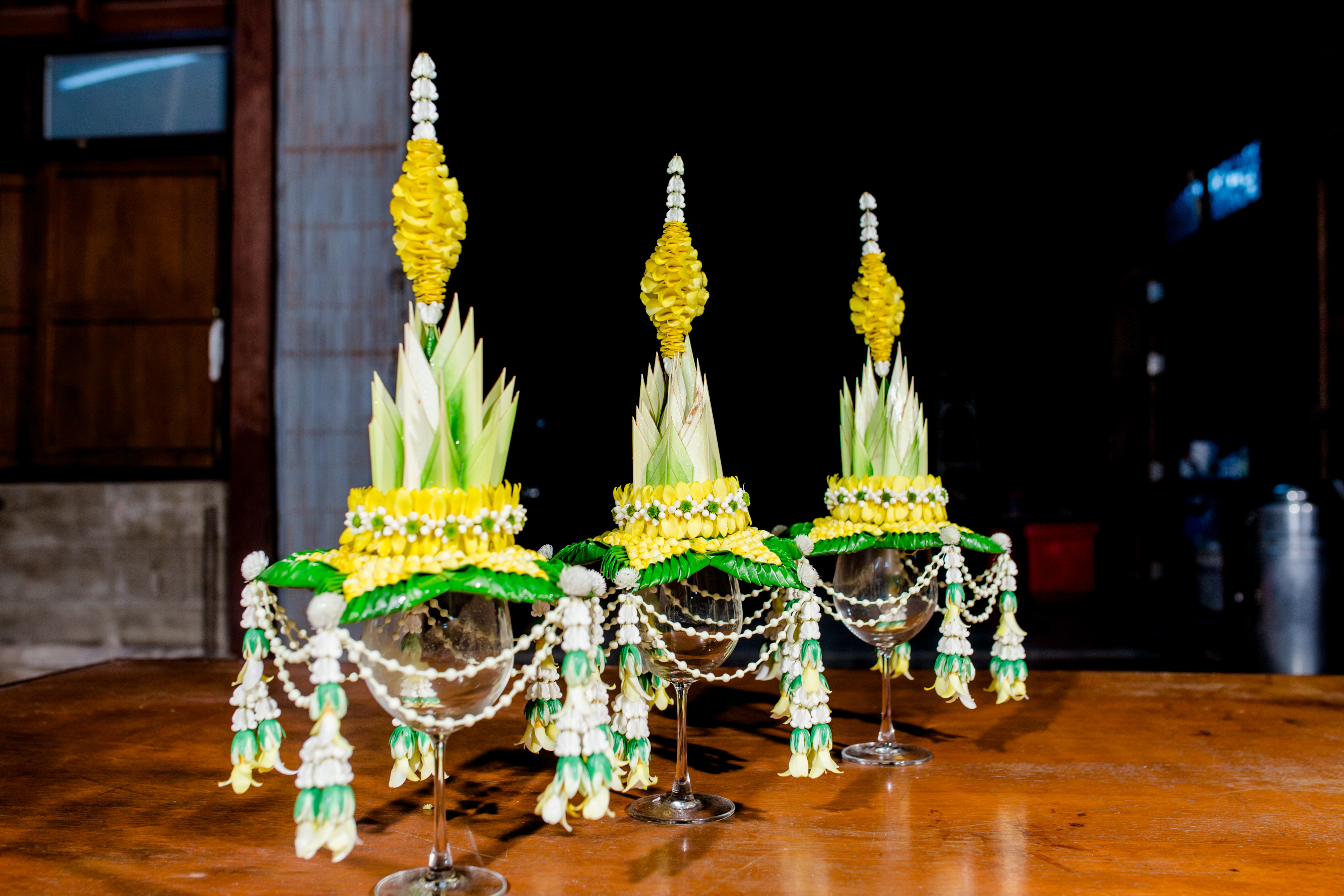 กรวยอุปฌาย์ คู่สวด (งานยอดมะพร้าวอ่อน สีเหลือง)