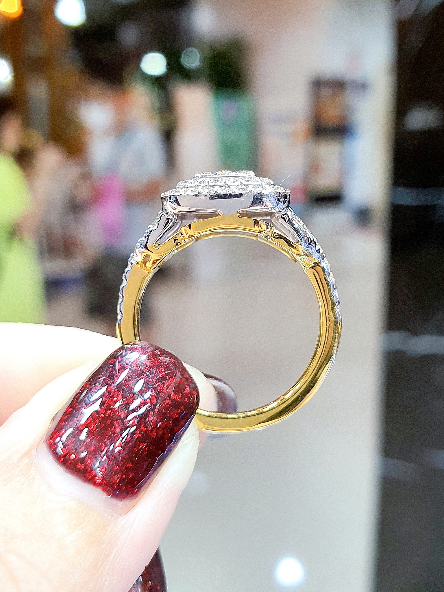 พร้อมส่งและสั่งผลิตแหวนเพชรแท้ทรงเหลี่ยมสวยหรูหรา ฝังเพชรเต็มๆหน้าสวยเด่นสะดุดตา แหวนแต่งงาน แหวนหมั้น ใส่เที่ยว ออกงาน แหวนทองคำ 9K เพชรเบลเยี่ยมแท้ 0.90 กะรัต 88 เม็ด ราคาถูกมาก ส่งฟรี