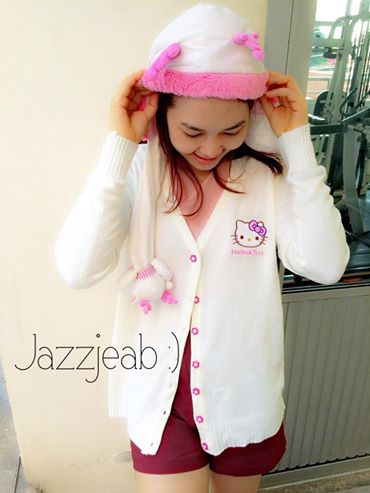 เสื้อกันหนาวคิดตี้ สีขาวครีม