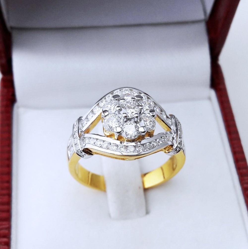 สั่งผลิตเพชรเบลเยี่ยมคัท แหวนแต่งงาน แหวนหมั้น ใส่เที่ยว ออกงาน แหวนทองคำ 18K เพชรแท้ 1.05 กะรัต 6.25 กรัม น้ำ 99 ราคาถูกมาก มีใบรับประกันค่ะ