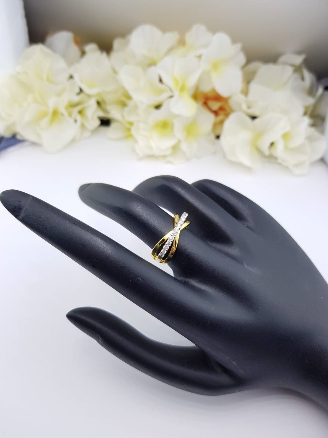 สั่งผลิตเพชรเบลเยี่ยมคัท แหวนแต่งงาน แหวนหมั้น ใส่เที่ยว ออกงาน แหวนทองคำ 18K เพชรแท้ 0.31 กะรัต 4.50 กรัม น้ำ 99 ราคาถูกมาก มีใบรับประกันค่ะ