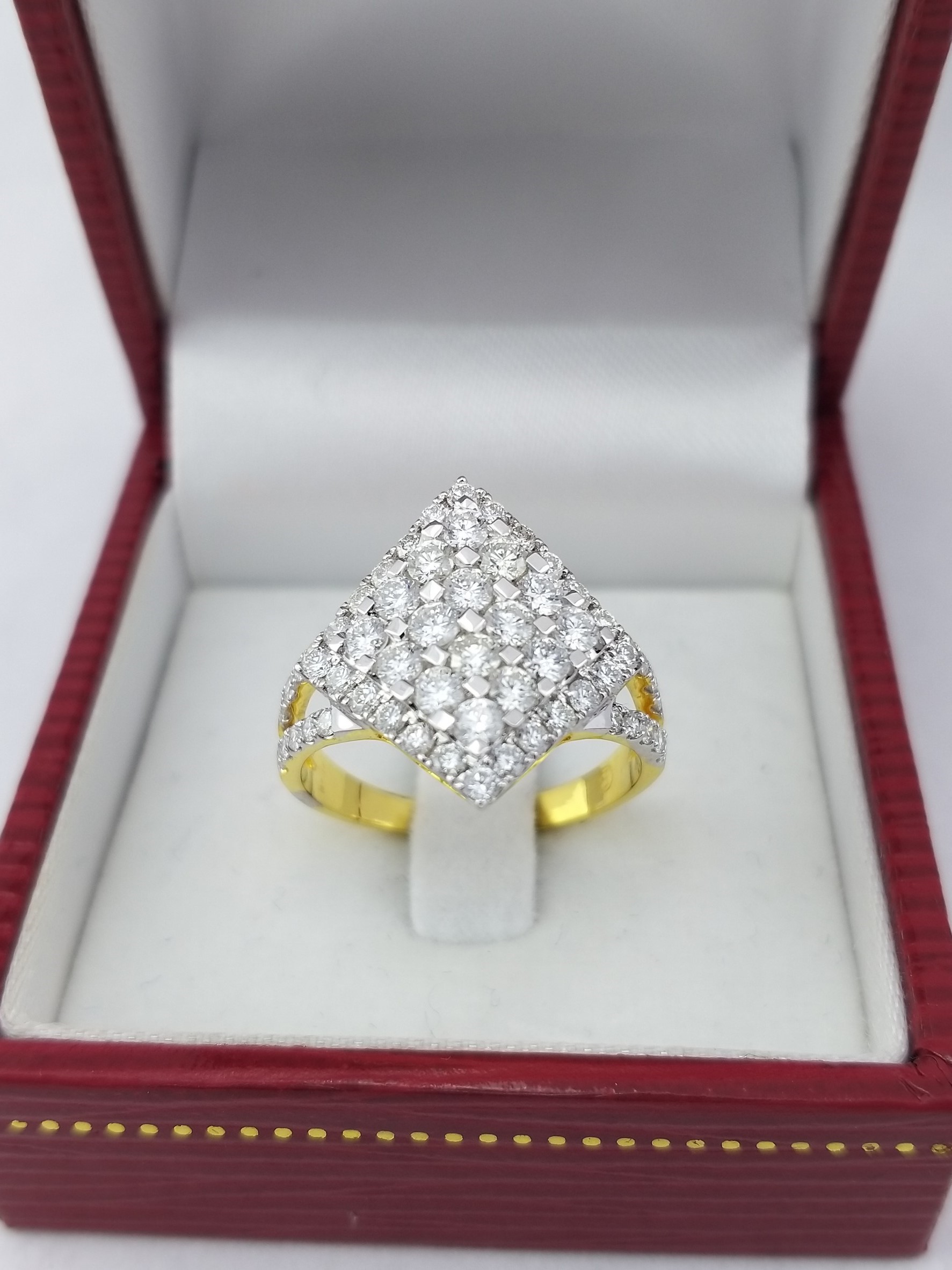 สั่งผลิตเพชรเบลเยี่ยมคัท แหวนแต่งงาน แหวนหมั้น ใส่เที่ยว ออกงาน แหวนทองคำ 18K เพชรแท้ 1.40 กะรัต 4.37 กรัม น้ำ 99 ราคาถูกมาก มีใบรับประกันค่ะ