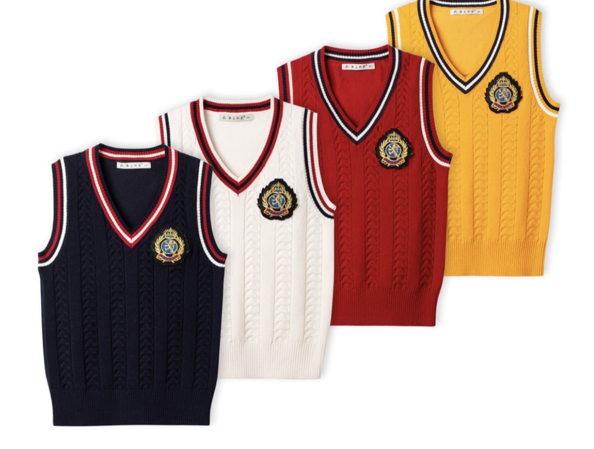 พร้อมส่ง เสื้อกันหนาว : เสื้อกั๊ก เสื้อไหมพรม สีพื้น ปักโลโก้