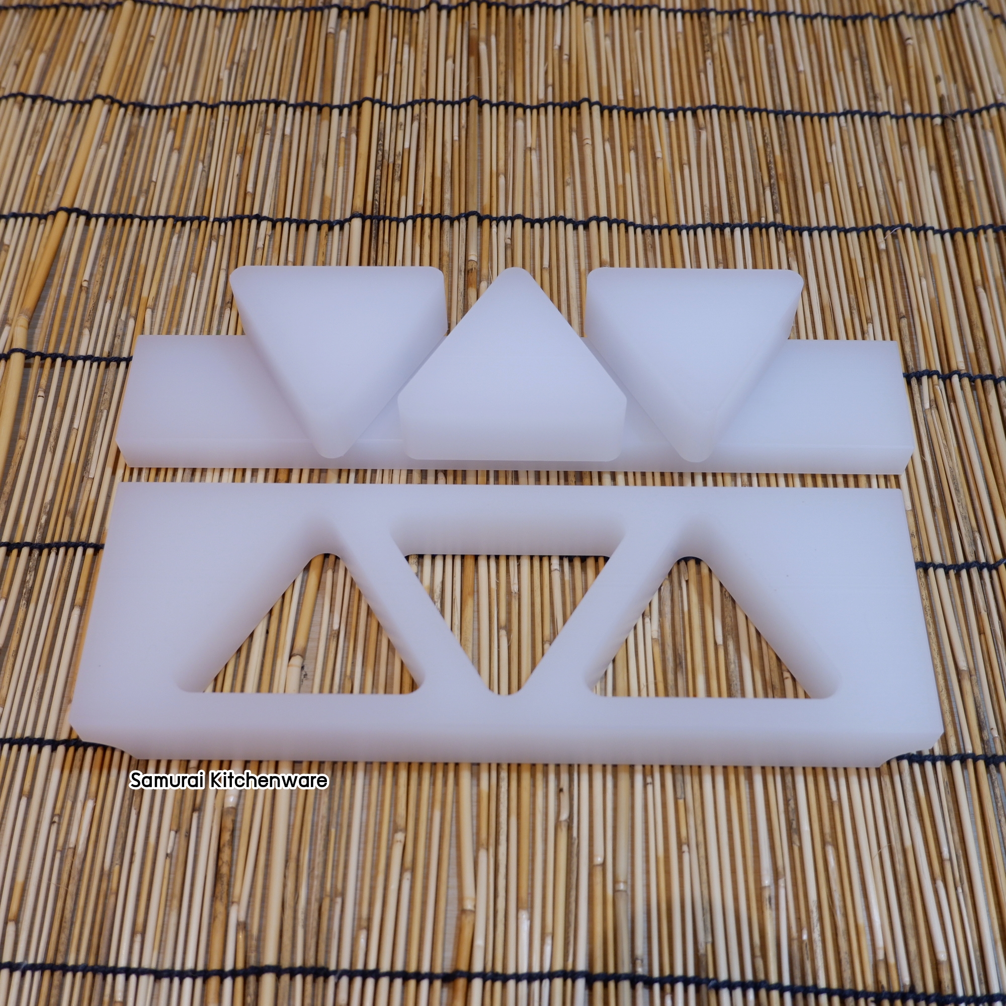 บล็อกแม่พิมพ์ข้าวปั้นสามเหลี่ยมโอนิกิริ พร้อมตัวกด 3 ช่อง (Japan)