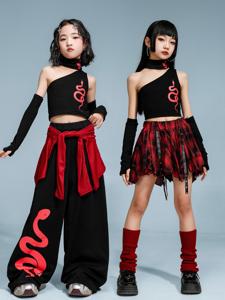 friendly4kid ชุดเต้น เซ็ตเสื้อแขนยาวดำ+กระโปรง ลายสก๊อต สีแดง ชุดการแสดงคริสมาสต์