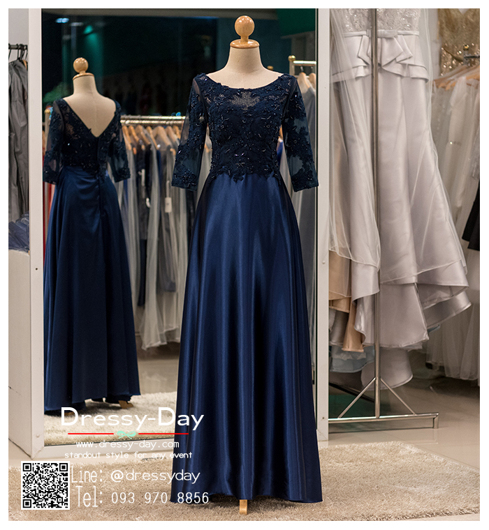 รหัส ชุดราตรี :PFL056 ชุดราตรียาวมีแขน สวยหวานหรู กับดีเทลงานปักลูกไม้ มุขและคริสตอล ต่อกระโปรงผ้าซาตินพรีเมี่ยม มาพร้อมซับในอย่างดี คัตติ้งเนี๊ยบๆ สีน้ำเงิน