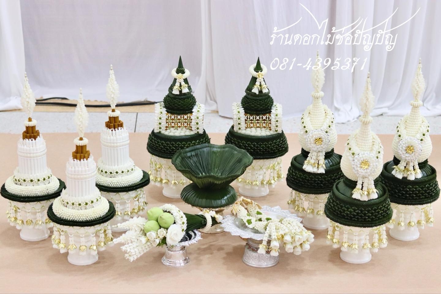 เครื่องบวชดอกไม้สดสีขาว