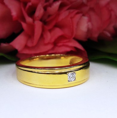 สั่งผลิตเพชรเบลเยี่ยมคัท แหวนแต่งงาน แหวนหมั้น ใส่เที่ยว ออกงาน แหวนทองคำ 18K เพชรแท้ 0.06 กะรัต 6.39 กรัม น้ำ 99 ราคาถูกมาก มีใบรับประกันค่ะ