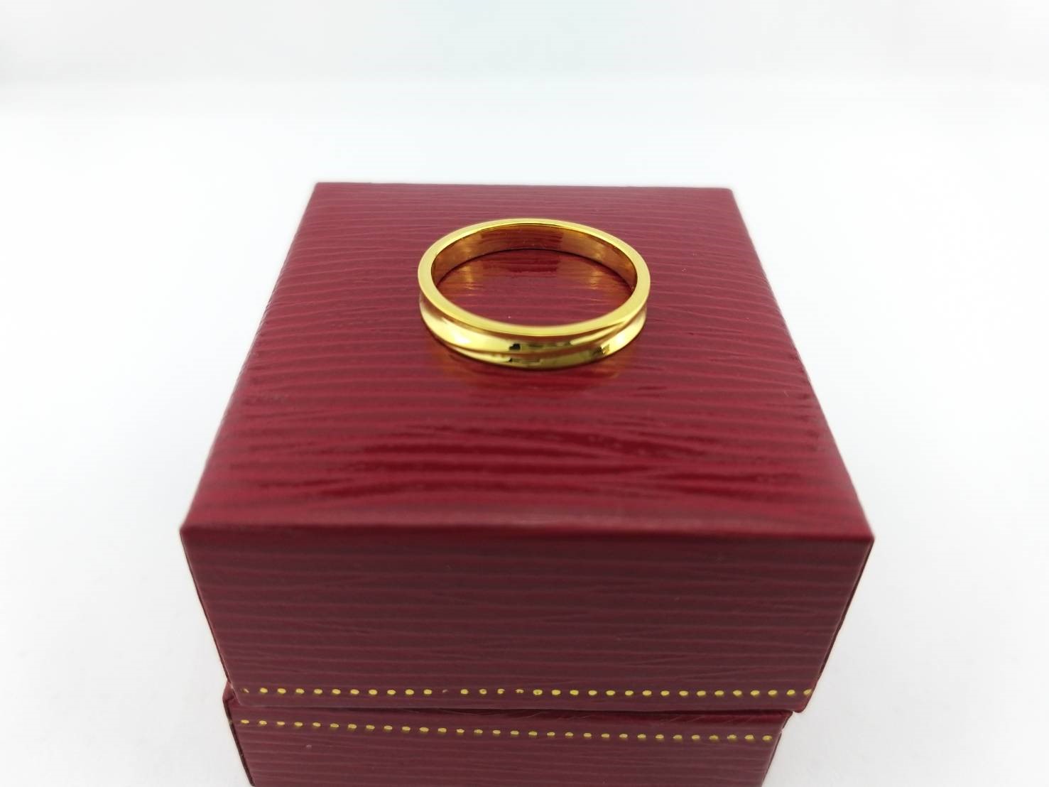 สั่งผลิตเพชรเบลเยี่ยมคัท แหวนแต่งงาน แหวนหมั้น ใส่เที่ยว ออกงาน แหวนทองคำ 18K 2.84 กรัม ราคาถูกมาก มีใบรับประกันค่ะ