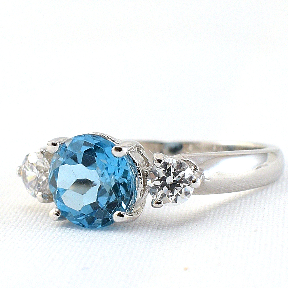 แหวนเงินแท้ราคาถูกชุบทองคำขาว สวิสบลูโทปาซแท้ 1.55 กะรัต เพชรCZ 0.030 กะรัต งานประณีตสวยงาม สั่งผลิตค่ะ