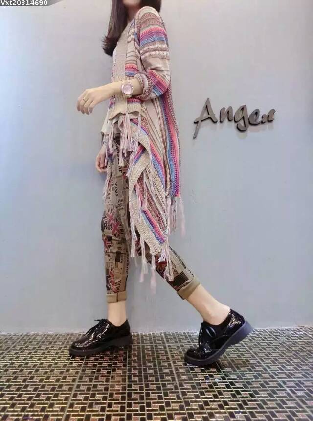 เสื้อคลุมไหมพรมถักห่าง สไตล์โบฮีเมี่ยน แต่งพู่แขนยาว รหัส 1404