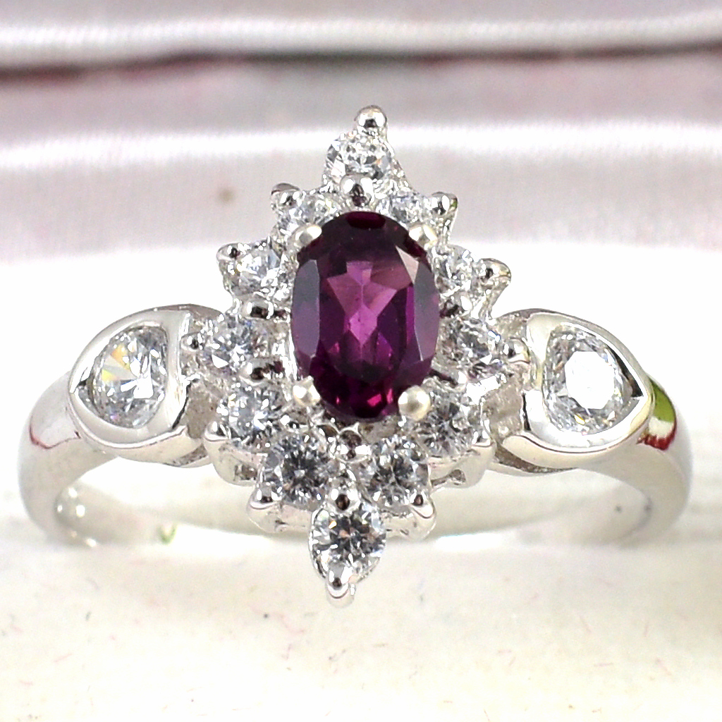 แหวนเงินแท้ราคาถูกชุบทองคำขาว พลอยแท้โรโดไลท์การ์เน็ต 0.65 กะรัต เพชรCZ 0.52 กะรัต งานประณีตสวยงาม สั่งผลิตค่ะ