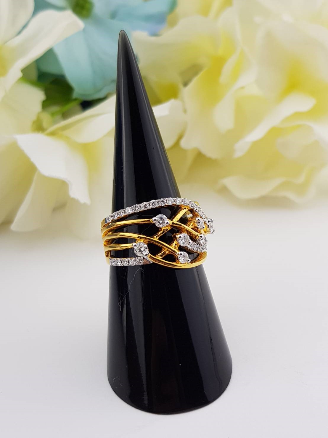 สั่งผลิตเพชรเบลเยี่ยมคัท แหวนแต่งงาน แหวนหมั้น ใส่เที่ยว ออกงาน แหวนทองคำ 18K เพชรแท้ 0.66 กะรัต 6.67 กรัม น้ำ 99 ราคาถูกมาก มีใบรับประกันค่ะ