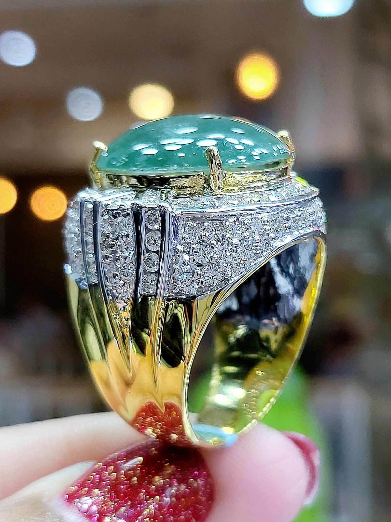 พร้อมส่งและสั่งผลิตแหวนเพชรแท้เบลเยี่ยมคัทน้ำสะอาด ขาวใสสู้ไฟวิ้งวับ ฝังเพชรรอบด้าน หยกชายพม่าแท้Type A เม็ดโต ดีไซน์สุดหรูหราใส่สวยมากค่ะ แหวนแต่งงาน แหวนหมั้น ใส่เที่ยว ออกงาน แหวนทองคำ 18K เพชรแท้ 2.37 กะรัต 121 เม็ด ราคาถูกมาก ส่งฟรี