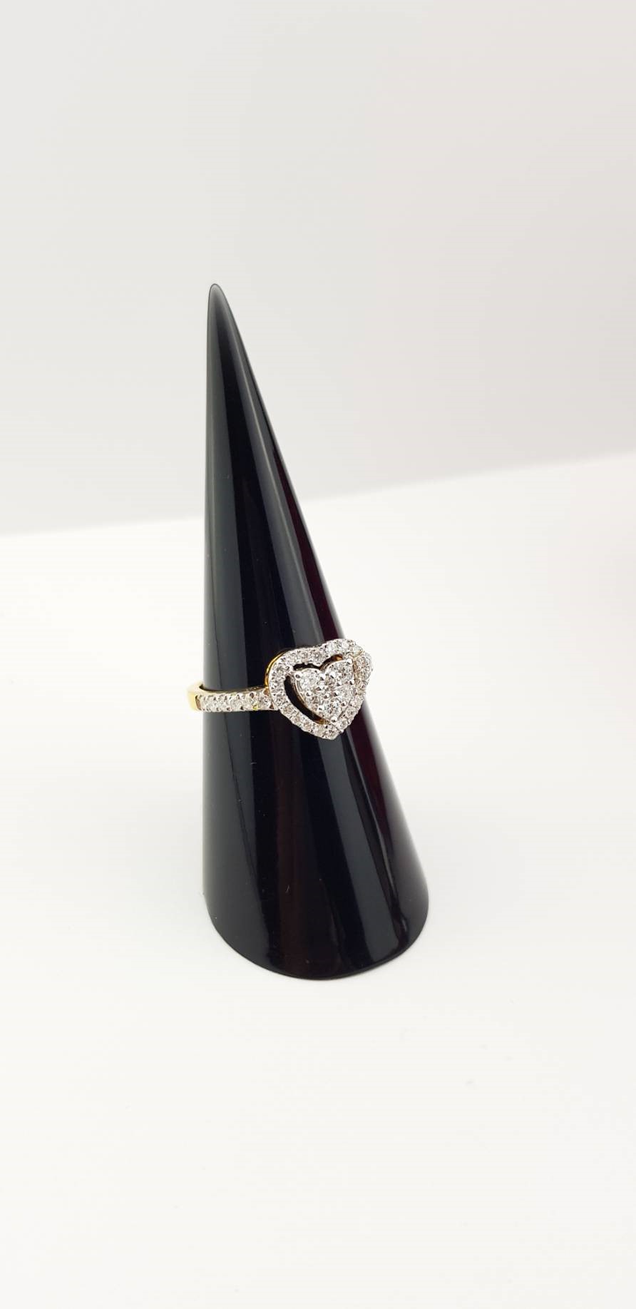 สั่งผลิตเพชรเบลเยี่ยมคัท แหวนแต่งงาน แหวนหมั้น ใส่เที่ยว ออกงาน แหวนทองคำ 18K เพชรแท้ 0.59 กะรัต 3.32 กรัม น้ำ 99 ราคาถูกมาก มีใบรับประกันค่ะ