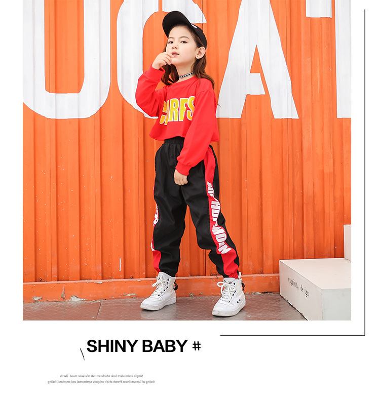 ชุดเต้น เสื้อครอป แขนยาว Chare' พร้อมกางเกงวอร์ม
