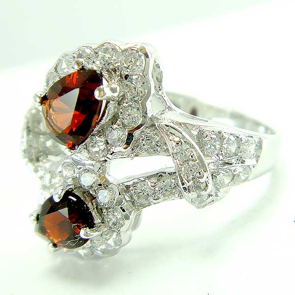 แหวนเงินแท้ราคาถูกชุบทองคำขาว พลอยแท้โกเมน 0.80 กะรัต เพชรCZ 0.67 กะรัต งานประณีตสวยงาม สั่งผลิตค่ะ