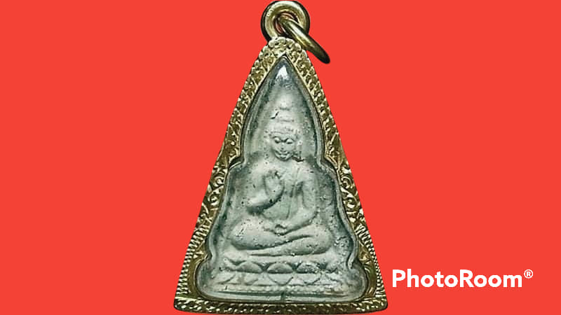 พระธรรมขันธุ์ วัดปากน้ำ ภาษีเจริญ กรุงเทพมหานคร เลี่ยมทองคำพร้อมแขวน