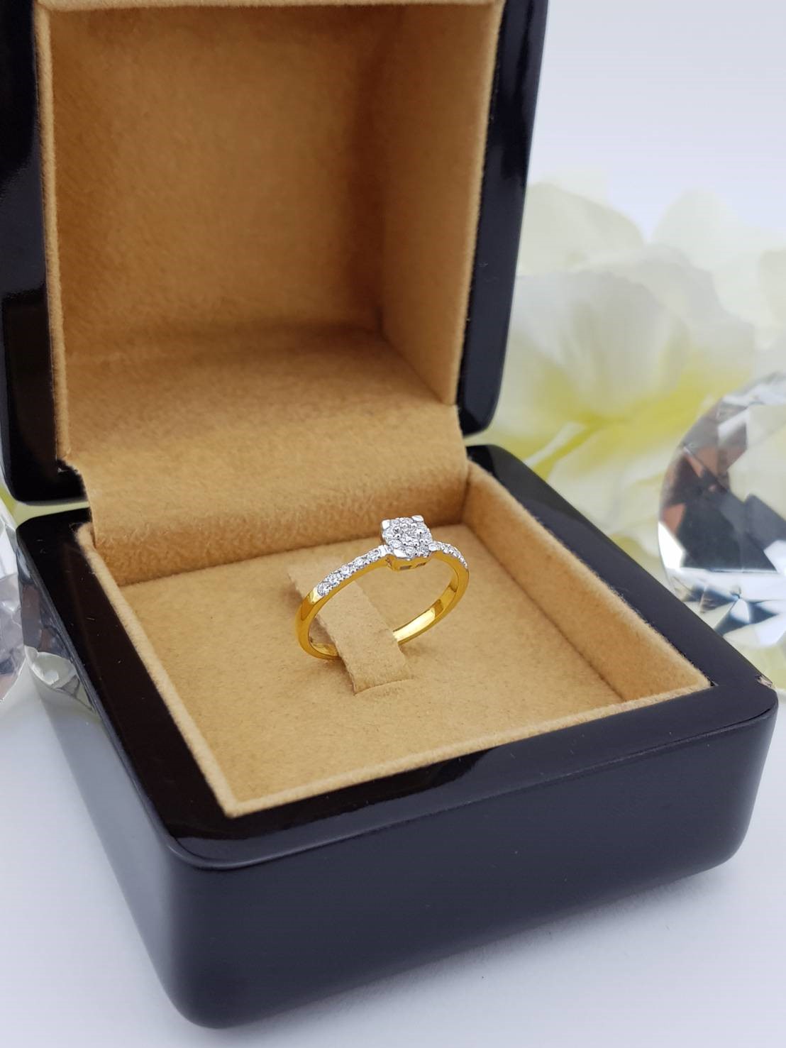 สั่งผลิตเพชรเบลเยี่ยมคัท แหวนแต่งงาน แหวนหมั้น ใส่เที่ยว ออกงาน แหวนทองคำ 18K เพชรแท้ 0.26 กะรัต 2.07 กรัม น้ำ 99 ราคาถูกมาก มีใบรับประกันค่ะ