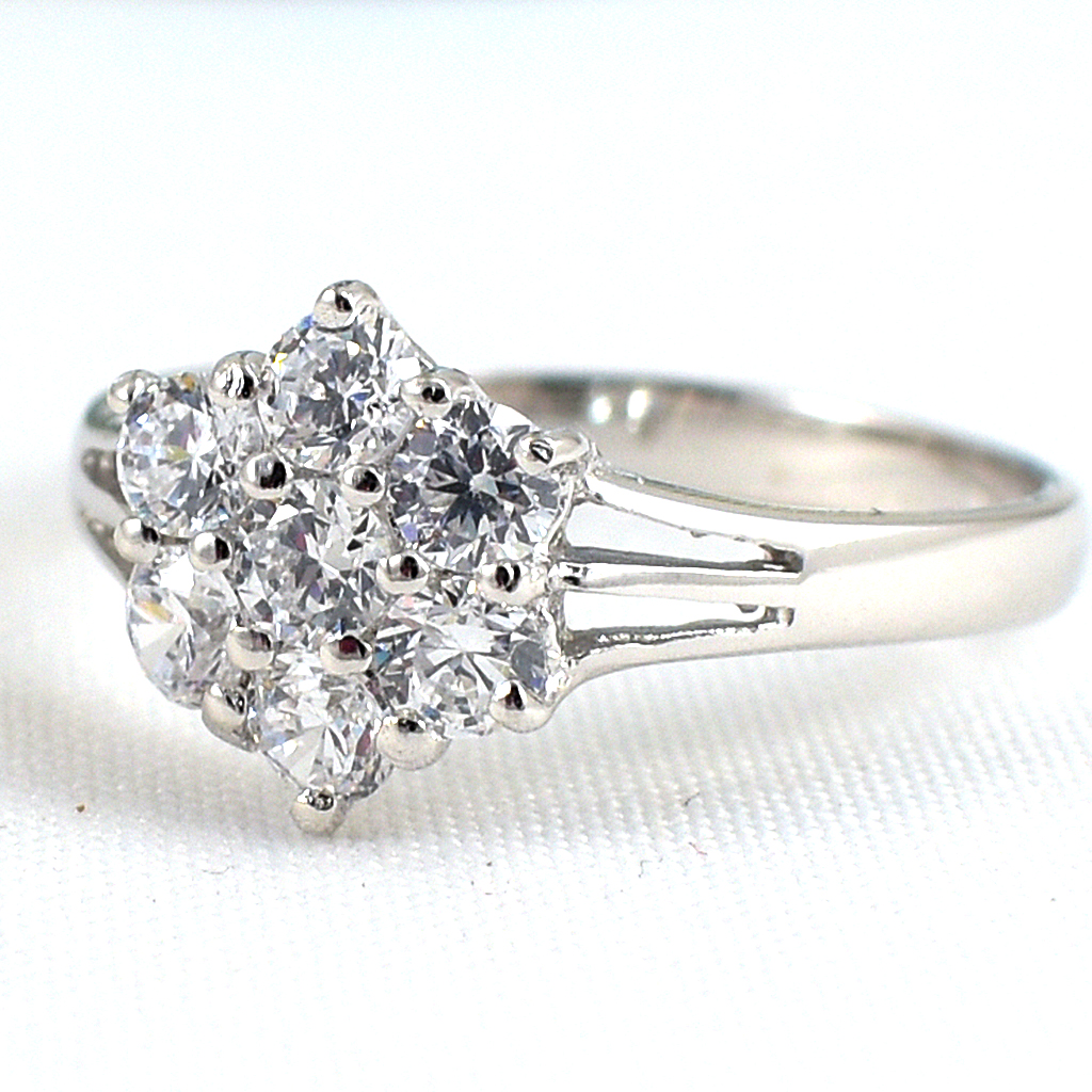 แหวนเงินแท้ราคาถูกชุบทองคำขาว เพชรCZแท้ 0.70 กะรัต งานประณีตสวยงาม สั่งผลิตค่ะ