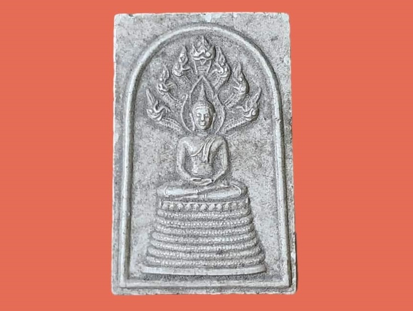 พระปางนาคปรก หลังพระธรรมจักร เนื้อผง ปี 2543