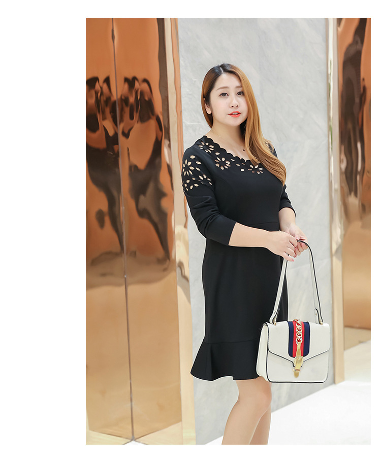 0036 เดรส สีดำ ฉลุด้านบน ปลายกระโปรงบาน รอบอก 44-50 รอบเอว 38-44 สะโพก 46-52 ยาว 36 นิ้ว ราคา 690