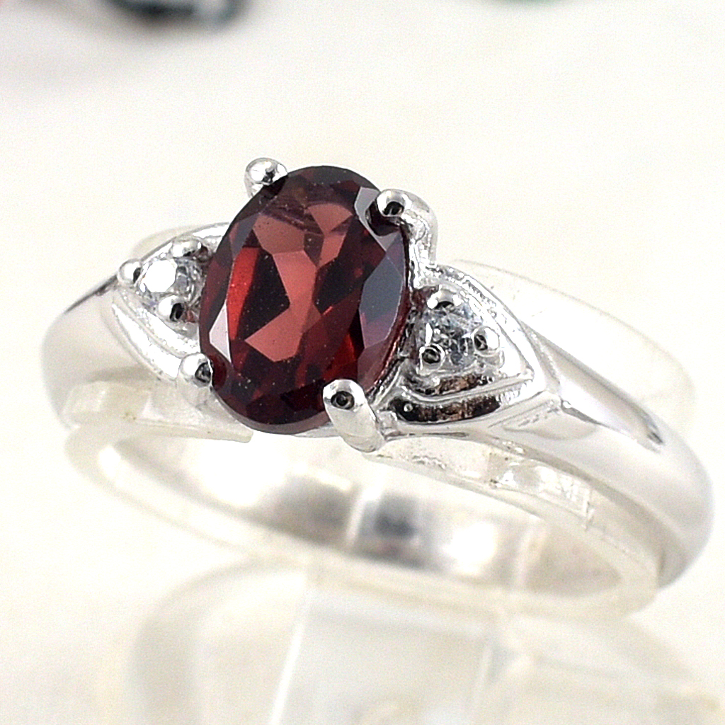 แหวนเงินแท้ราคาถูกชุบทองคำขาว พลอยแท้โกเมน 0.95 กะรัต งานประณีตสวยงาม สั่งผลิตค่ะ