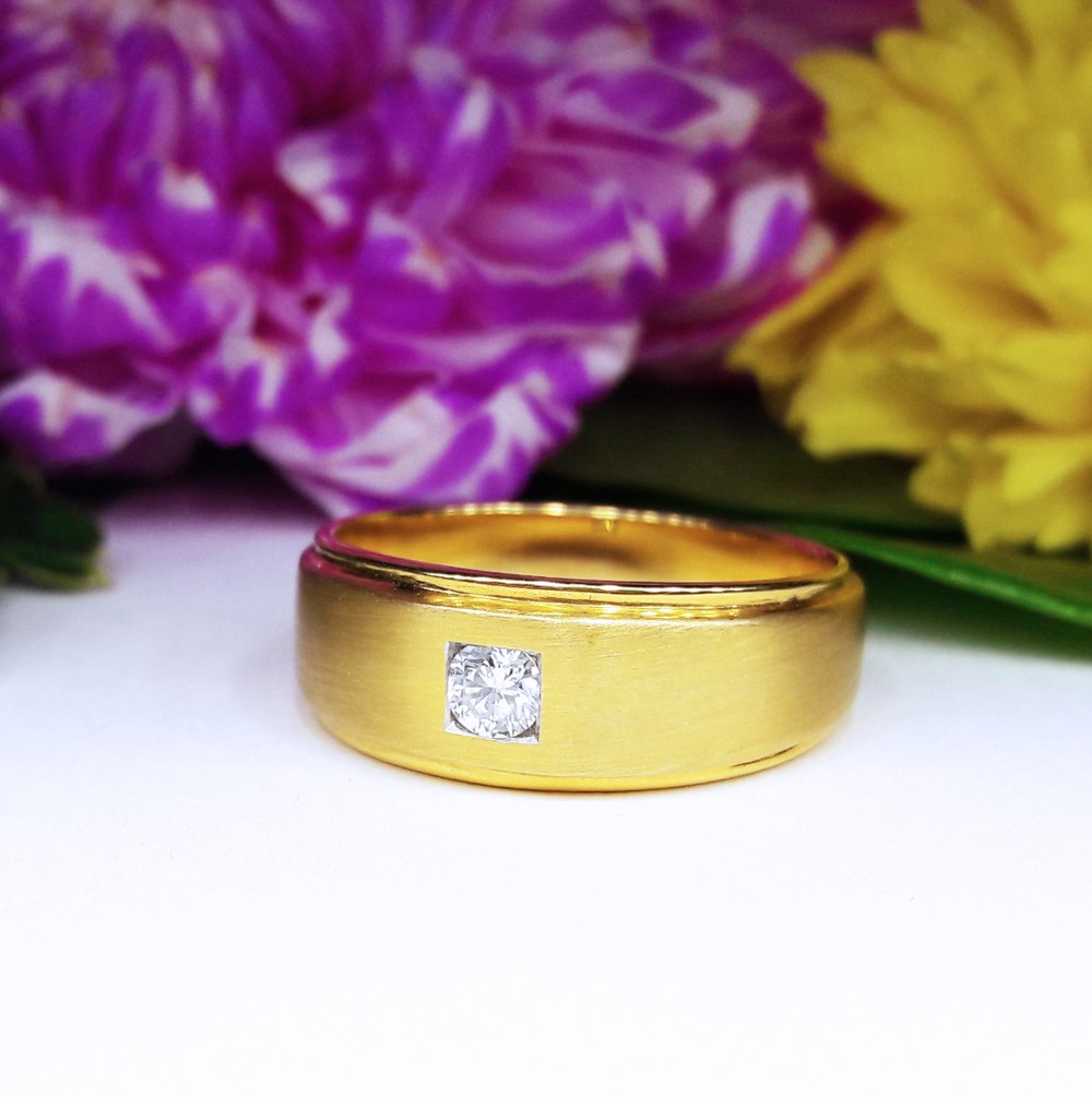 สั่งผลิตเพชรเบลเยี่ยมคัท แหวนแต่งงาน แหวนหมั้น ใส่เที่ยว ออกงาน แหวนทองคำ 18K เพชรแท้ 0.13 กะรัต 7.75 กรัม น้ำ 99 ราคาถูกมาก มีใบรับประกันค่ะ