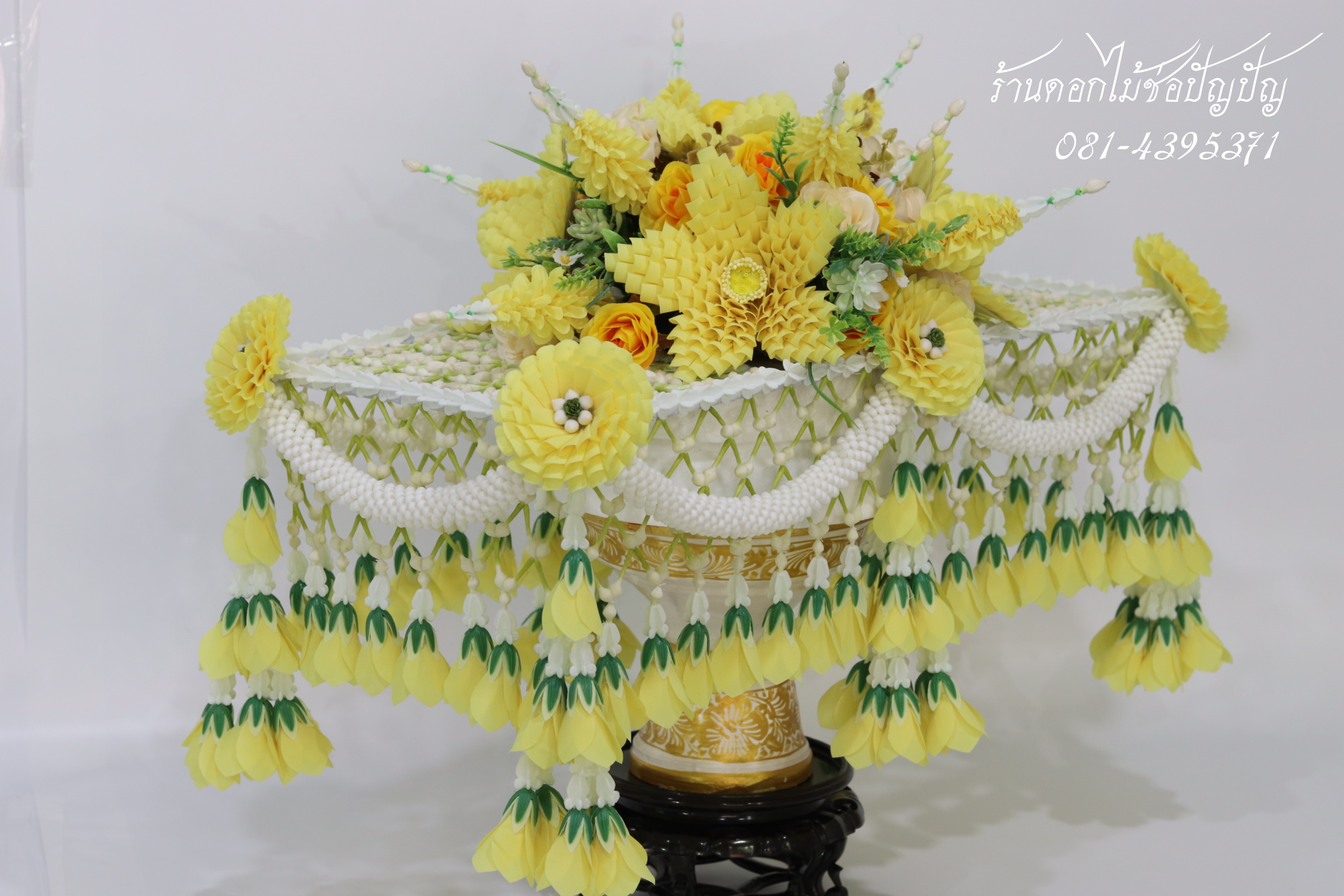 คลุมไตรดอกไม้ประดิษฐ์