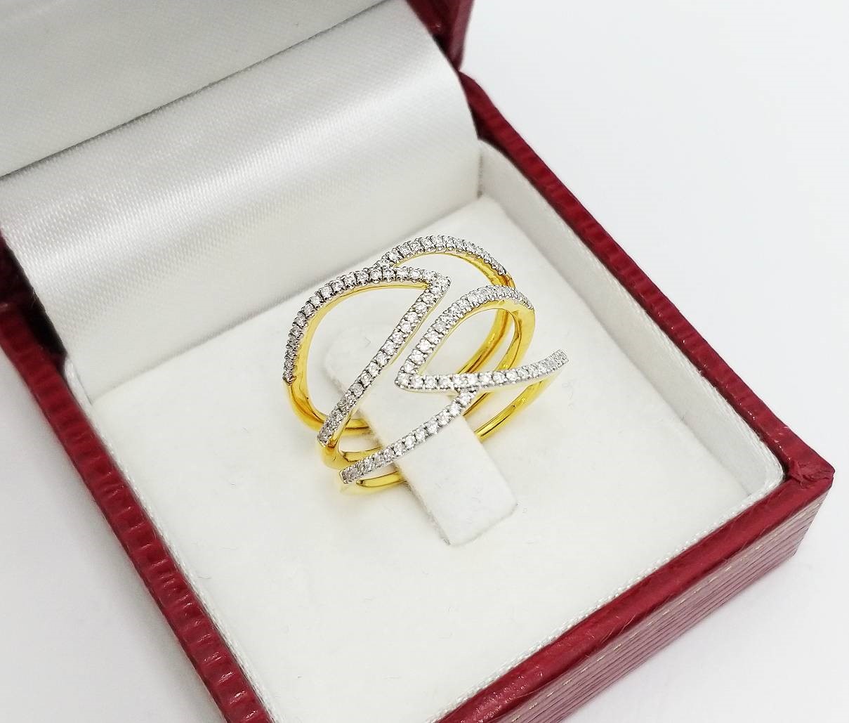 สั่งผลิตเพชรเบลเยี่ยมคัท แหวนแต่งงาน แหวนหมั้น ใส่เที่ยว ออกงาน แหวนทองคำ 18K เพชรแท้ 0.27 กะรัต 4.17 กรัม น้ำ 99 ราคาถูกมาก มีใบรับประกันค่ะ