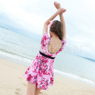 ชุดว่ายน้ำ ผ้าลายชมพู รอบอก 30-36 เอว 26-32 สะโพก 32-36 ยาว 30 นิ้ว ด้านในเป็นกางเกงขาสั้นไม่แยกชิ้นค่ะ