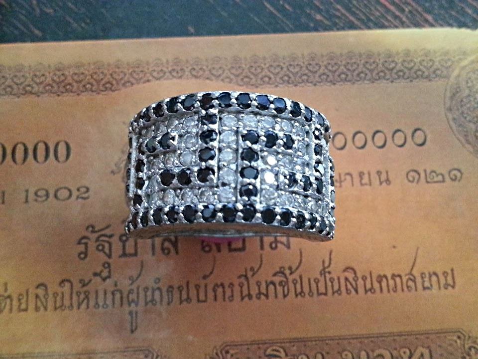 แหวนเงิน ฝังพลอยขาวดำ