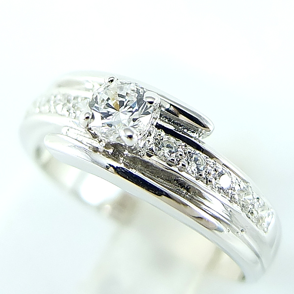 แหวนเงินแท้ราคาถูกชุบทองคำขาว เพชรCZเม็ดกลาง 0.25 กะรัต เพชรCZเม็ดข้าง 0.15 กะรัต งานประณีตสวยงาม สั่งผลิตค่ะ