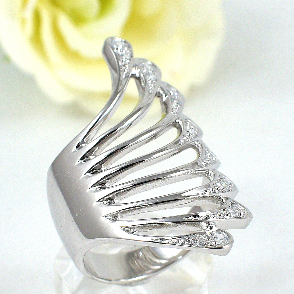 แหวนเงินแท้ราคาถูกชุบทองคำขาว เพชรCZเม็ดกลาง 0.24 กะรัต เพชรCZเม็ดข้าง 0.12 กะรัต งานประณีตสวยงาม สั่งผลิตค่ะ