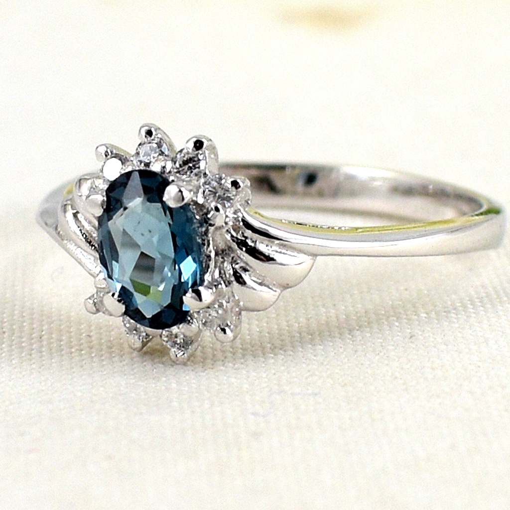 แหวนเงินแท้ราคาถูกชุบทองคำขาว ลอนดอนบลูโทปาซแท้ 0.55 กะรัต เพชรCZ 0.20 กะรัต งานประณีตสวยงาม สั่งผลิตค่ะ