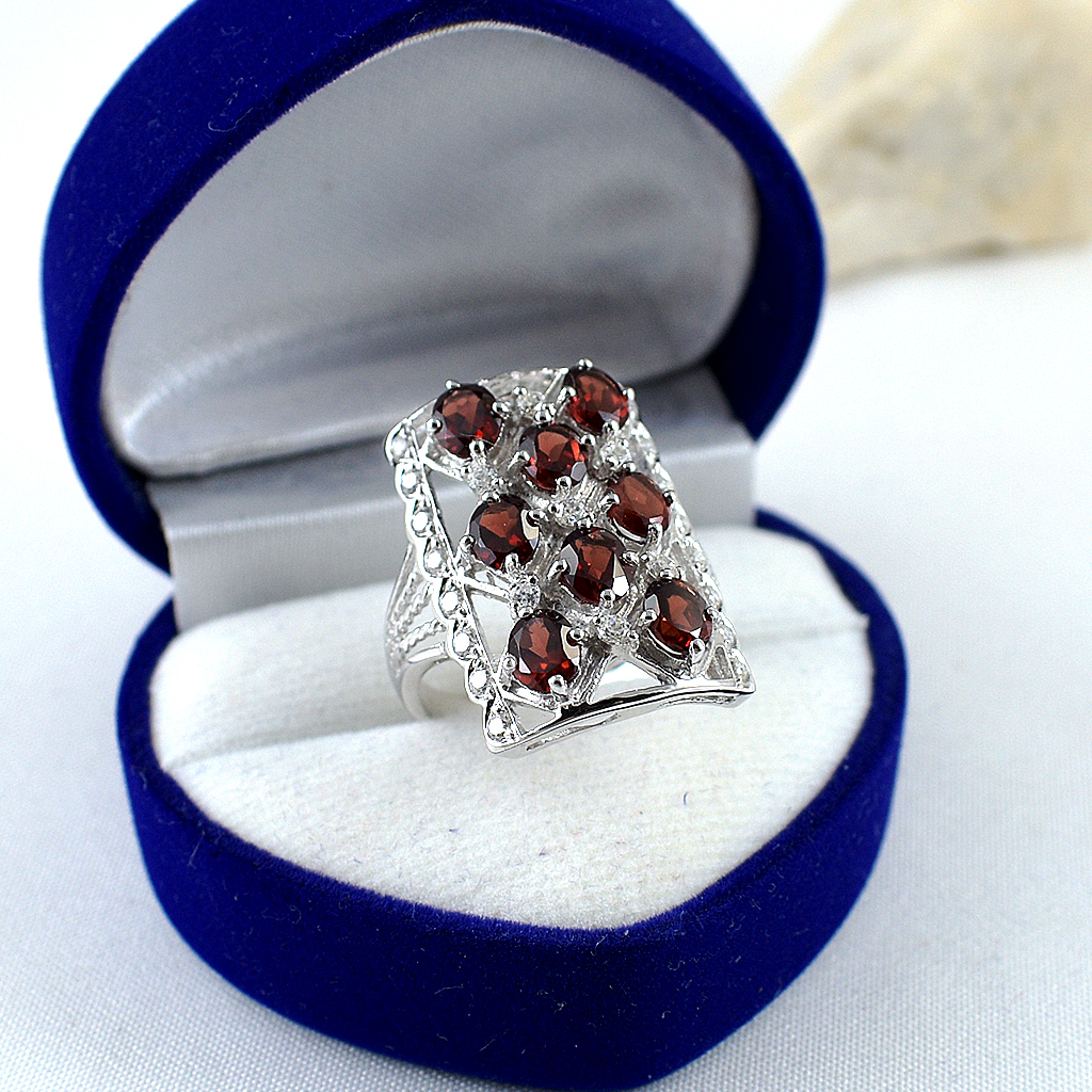 แหวนเงินแท้ราคาถูกชุบทองคำขาว พลอยแท้โกเมน 4.00 กะรัต เพชรCZ 0.575 กะรัต งานประณีตสวยงาม สั่งผลิตค่ะ