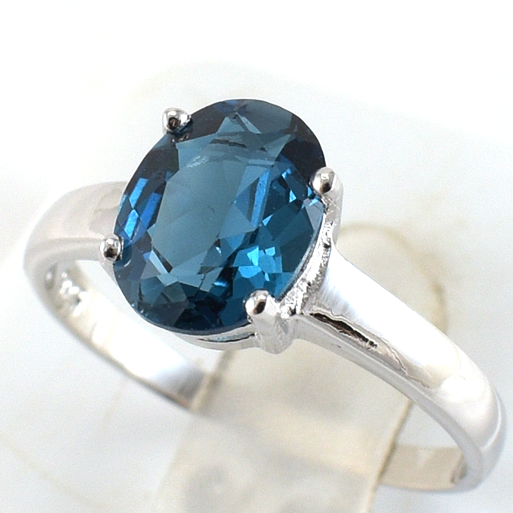 แหวนเงินแท้ราคาถูกชุบทองคำขาว ลอนดอนบลูโทปาซแท้ 2.25 กะรัต งานประณีตสวยงาม สั่งผลิตค่ะ