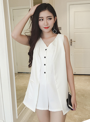ชุดจั้มพ์สูทแฟชั่นแขนกุด ขาสั้น คอวี-1479-สีขาว