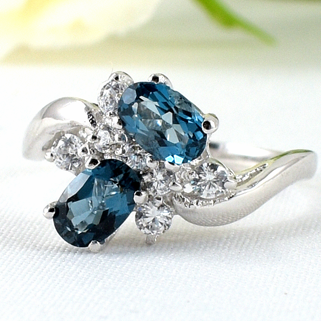 แหวนเงินแท้ราคาถูกชุบทองคำขาว ลอนดอนบลูโทปาซแท้ 1.10 กะรัต เพชรCZ 0.235 กะรัต งานประณีตสวยงาม สั่งผลิตค่ะ