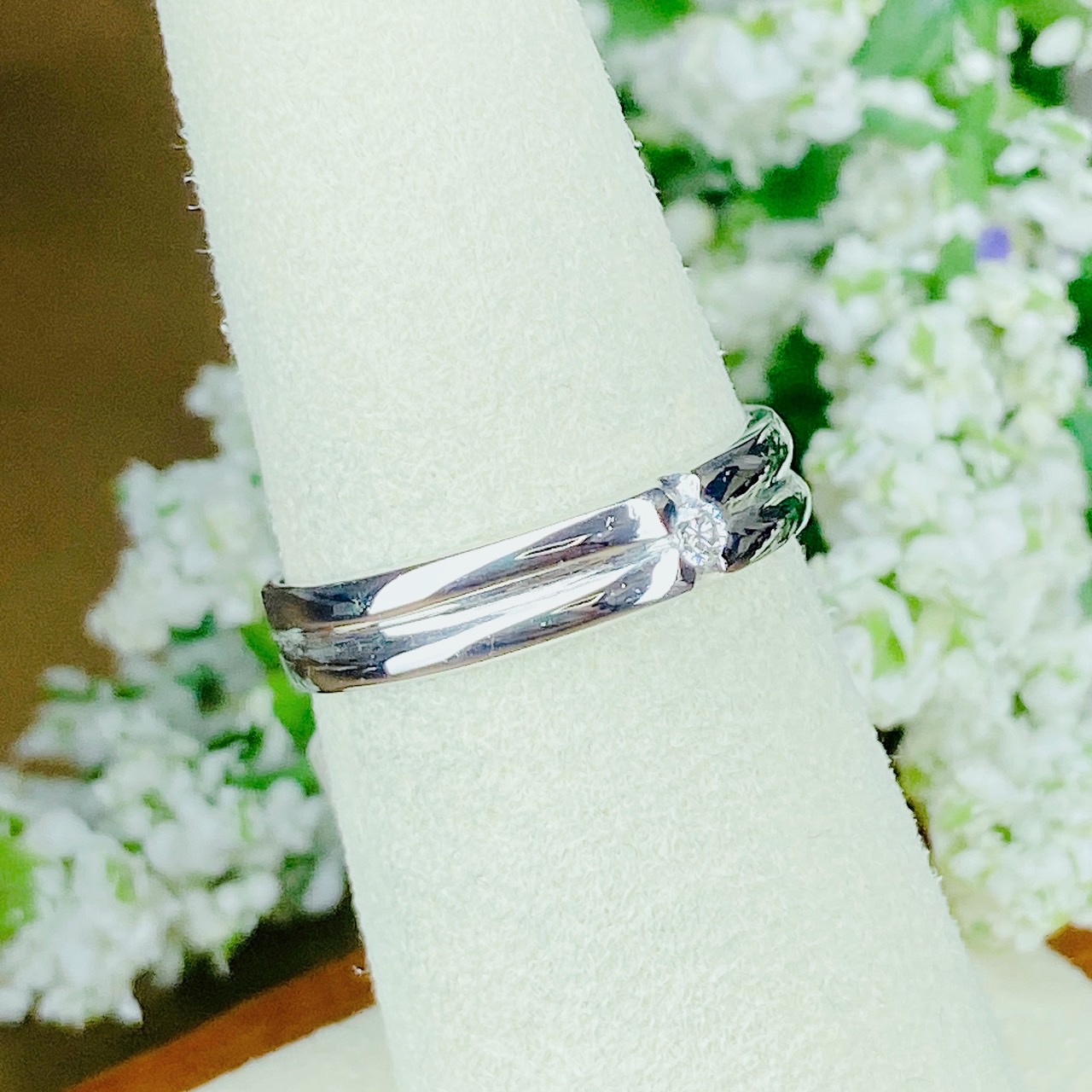 แหวนฝังเพชรทรงเกลี้ยงงานตัวเรือนนอกใส่สวยมากๆค่ะ ตัวเรือน White Gold. เพชรขาวสวย
