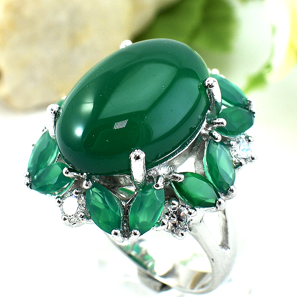 แหวนเงินแท้ราคาถูกชุบทองคำขาว พลอยแท้กรีนอะเกทเม็ดกลาง 13.25 กะรัต พลอยแท้กรีนอะเกทเม็ดข้าง 3.0 กะรัต เพชรCZ 0.30 กะรัต งานประณีตสวยงาม สั่งผลิตค่ะ